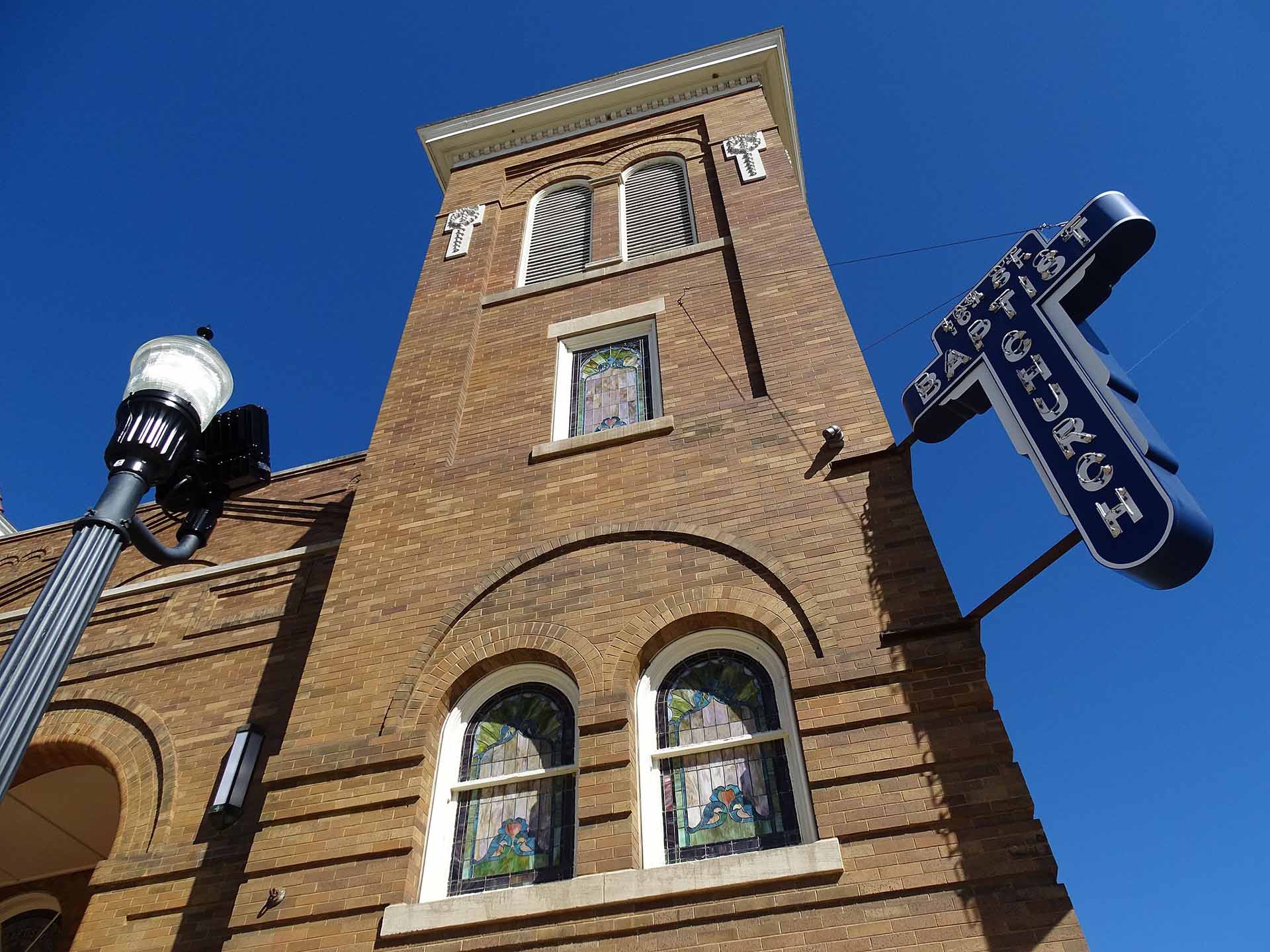 Edmund_Pettus_Bridge_02 16th_Street_Baptist_Church_birmingham, AL